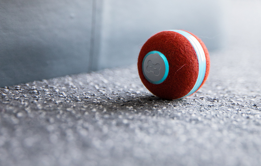 Interaktywna piłka dla kotów Cheerble M1 czerwona